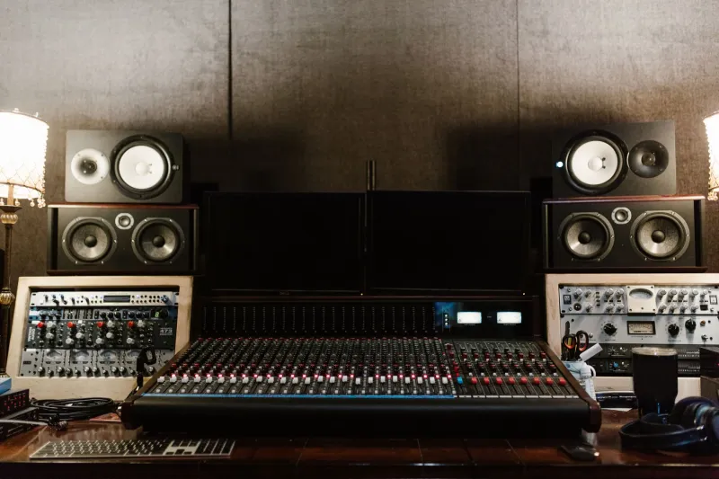 Loud and Unfiltered: Why Underground Producers Are Rejecting Streaming's Volume Ceiling