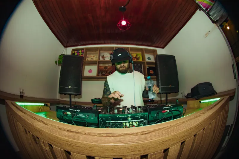 Woofers Over Bottle Service: How Underground Venues Are Out-Sounding the Corporate Club Machine